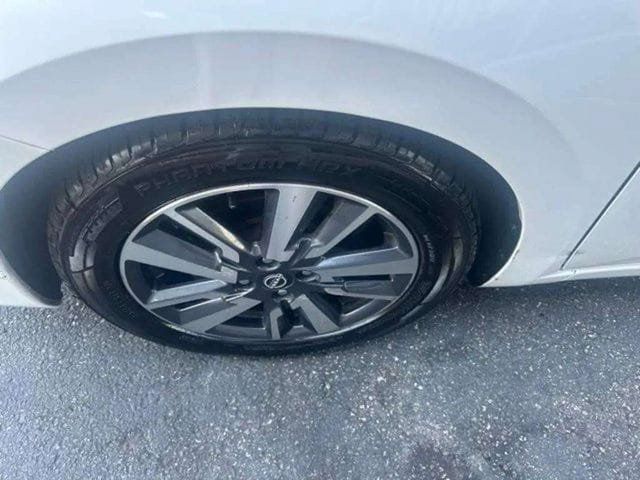 Used 2023 Nissan Versa SV FWD image 17