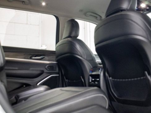 Used 2022 Jeep Grand Cherokee L Limited image 6