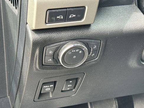 Used 2019 Ford F150 Lariat w/ Equipment Group 502A Luxury AWD/4WD image 14