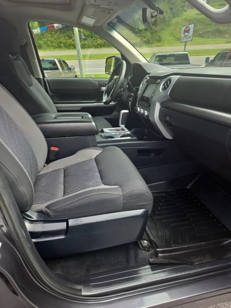 Used 2017 Toyota Tundra SR5 AWD/4WD image 9