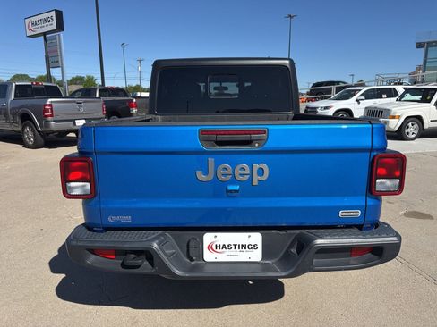 Used 2021 Jeep Gladiator Overland w/ Cold Weather Group AWD/4WD image 4