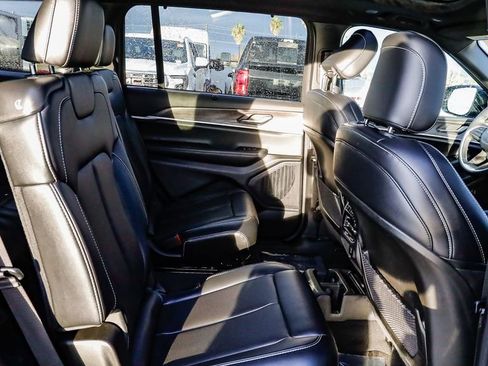 Certified 2024 Jeep Grand Cherokee L Limited w/ Luxury Tech Group II image 20