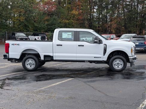 New 2026 Ford F250 XL w/ XL Chrome Package image 3
