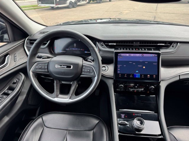 Used 2023 Jeep Grand Cherokee L Limited AWD/4WD image 17