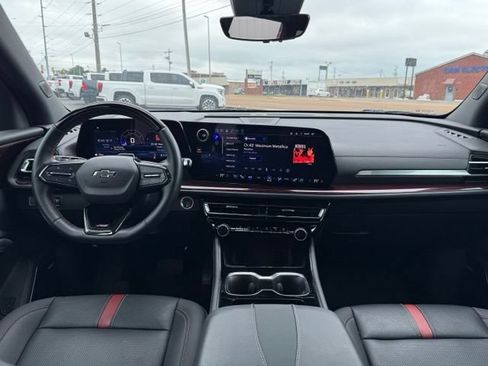 Used 2024 Chevrolet Traverse RS FWD image 8