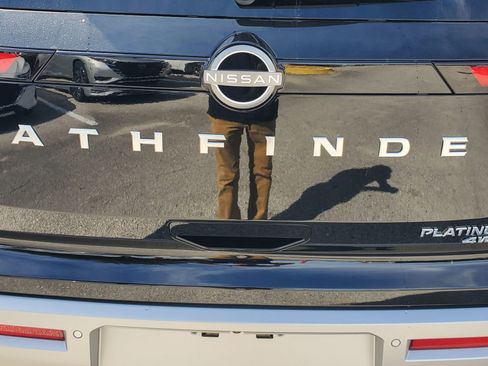 New 2025 Nissan Pathfinder Platinum image 11