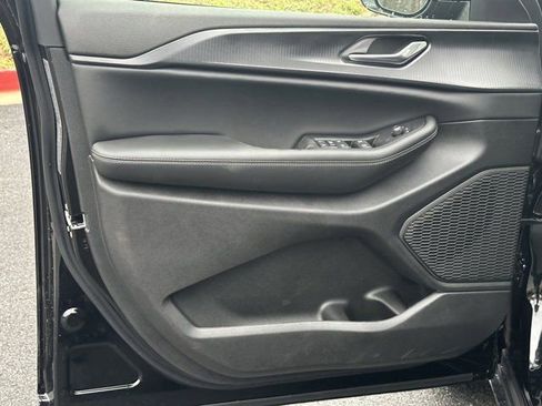 New 2025 Jeep Grand Cherokee Laredo image 11