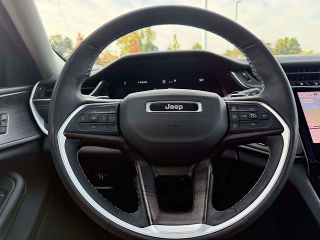Used 2023 Jeep Grand Cherokee Limited AWD/4WD image 22