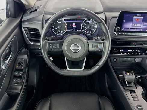 Used 2024 Nissan Rogue SV w/ SV Premium Package FWD image 16