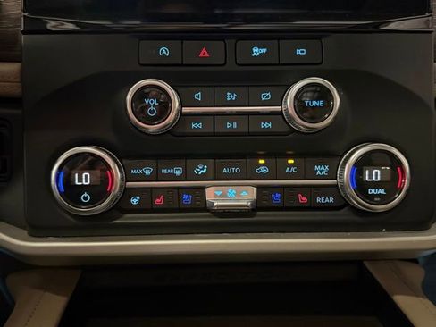 Used 2023 Ford Expedition Limited image 21