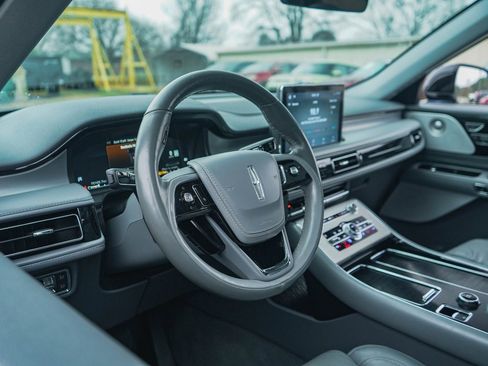 Used 2020 Lincoln Aviator Reserve w/ Equipment Group 201A image 6