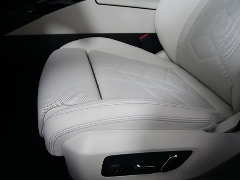 Used 2026 BMW 530i xDrive w/ M Sport Package image 9