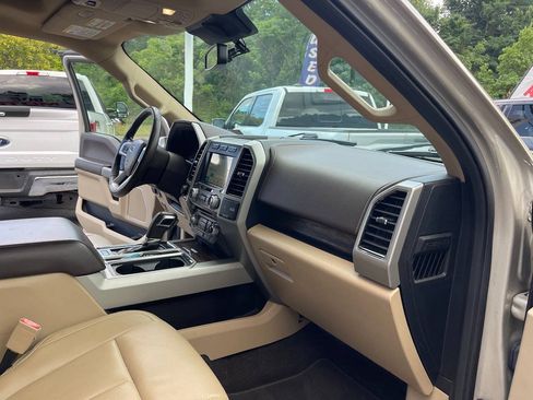 Used 2018 Ford F150 Lariat w/ Equipment Group 502A Luxury AWD/4WD image 34