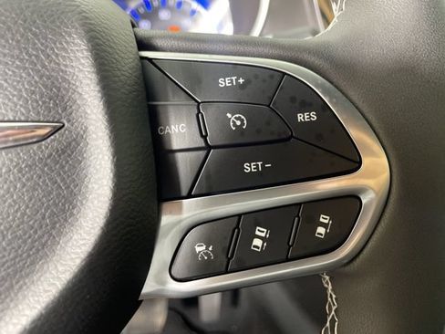 New 2026 Chrysler Pacifica Select FWD image 25