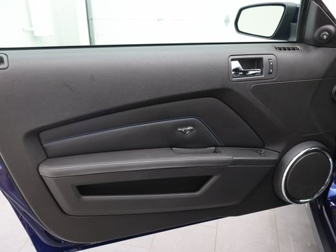 Used 2010 Ford Mustang GT Premium RWD image 34