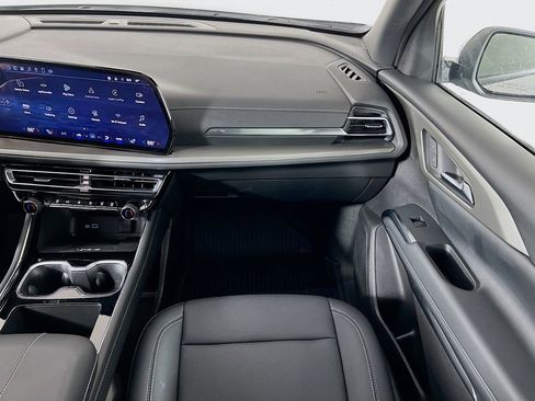 New 2025 Chevrolet Traverse LT w/ LPO, Floor Liner Package image 23