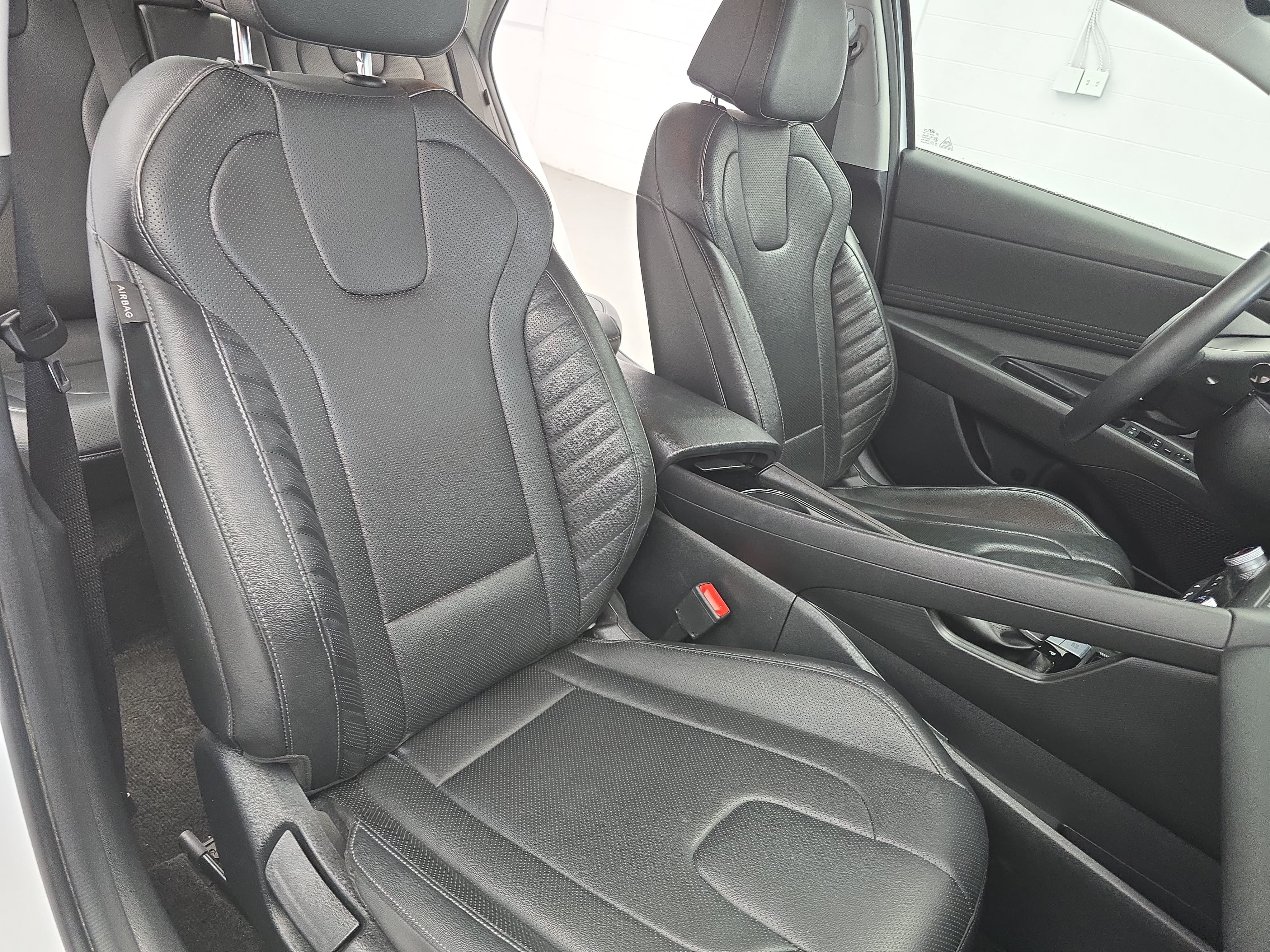 Used 2025 Hyundai Elantra Limited FWD image 10
