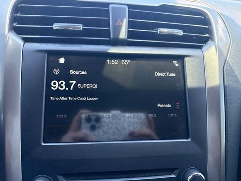 Used 2017 Ford Fusion SE w/ Fusion SE Technology Package FWD image 22