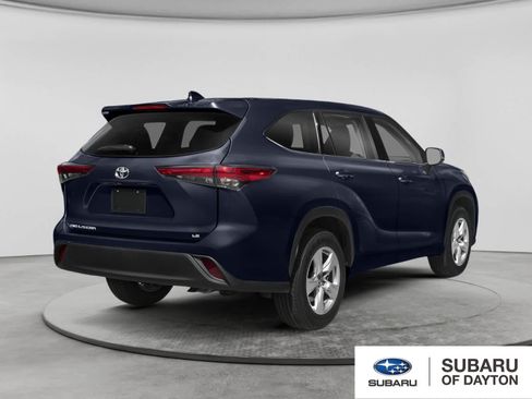Used 2022 Toyota Highlander L FWD image 2