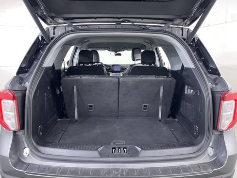 Used 2022 Ford Explorer XLT w/ Equipment Group 202A AWD/4WD image 23