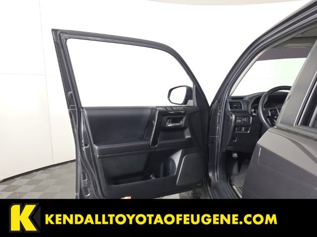 Used 2017 Toyota 4Runner TRD Off-Road Premium AWD/4WD image 24