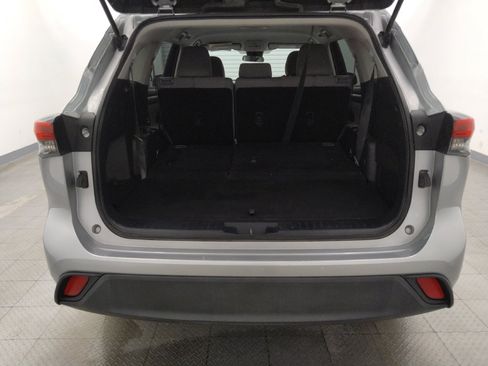 Used 2022 Toyota Highlander L FWD image 29
