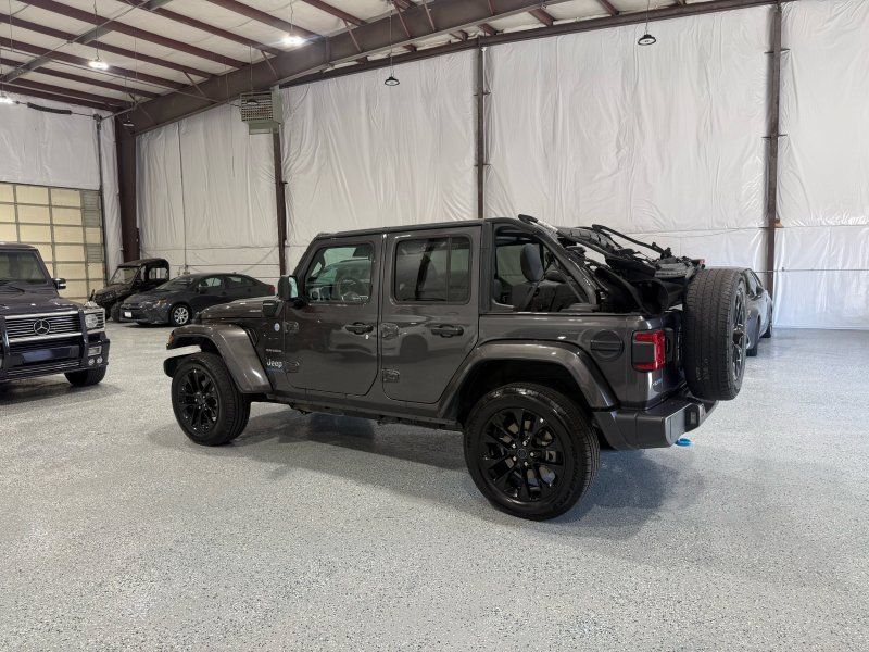 Used 2024 Jeep Wrangler Unlimited Sahara AWD/4WD image 9