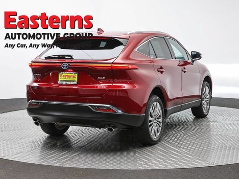 Used 2024 Toyota Venza LE AWD/4WD image 5