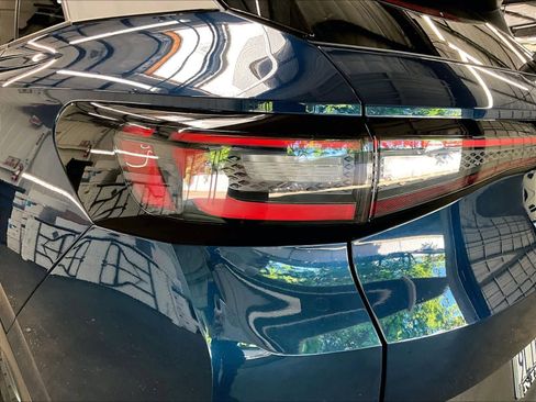 Used 2023 Volkswagen ID.4 Pro S Plus image 33