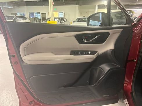 Used 2025 Subaru Forester Limited image 9