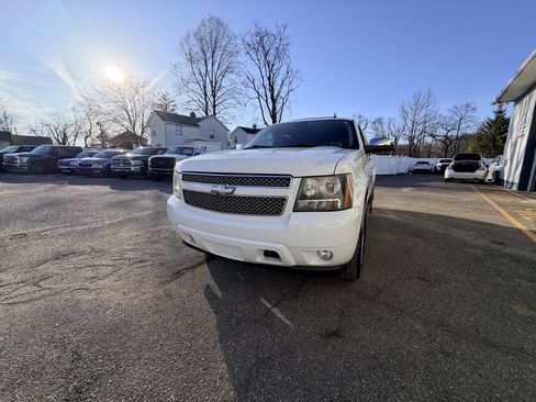 Used 2009 Chevrolet Suburban LTZ image 2