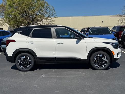 New 2026 Kia Seltos S FWD image 2