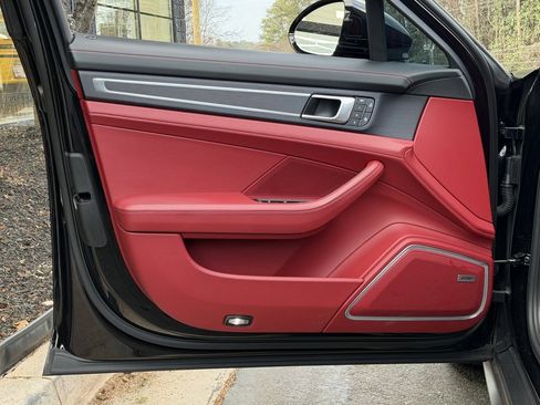 Used 2023 Porsche Panamera Platinum Edition image 29