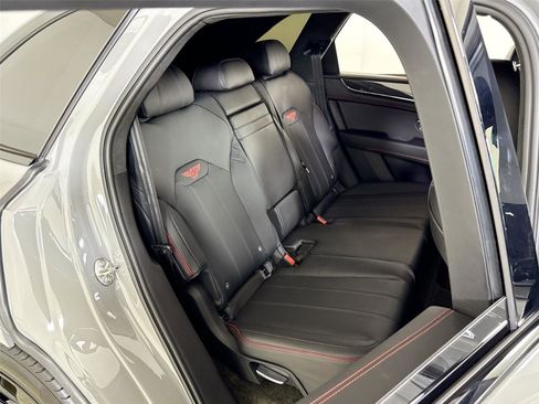Used 2022 Bentley Bentayga image 30