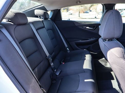 Used 2022 Chevrolet Malibu LT image 32