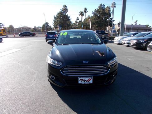 Used 2016 Ford Fusion SE w/ Equipment Group 201A AWD/4WD image 2