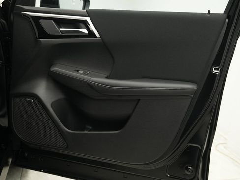 Used 2025 Mitsubishi Outlander ES image 16