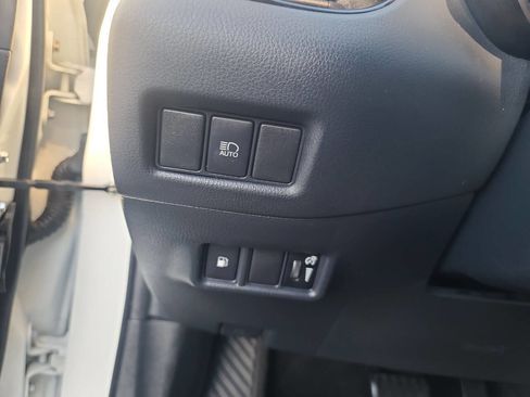 Used 2019 Toyota C-HR XLE image 19