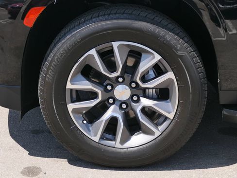 Used 2023 Chevrolet Suburban LT w/ Luxury Package RWD image 8