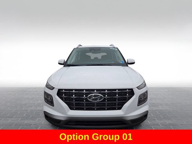 Used 2025 Hyundai Venue SEL FWD image 2