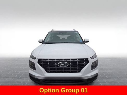 Used 2025 Hyundai Venue SEL FWD image 2