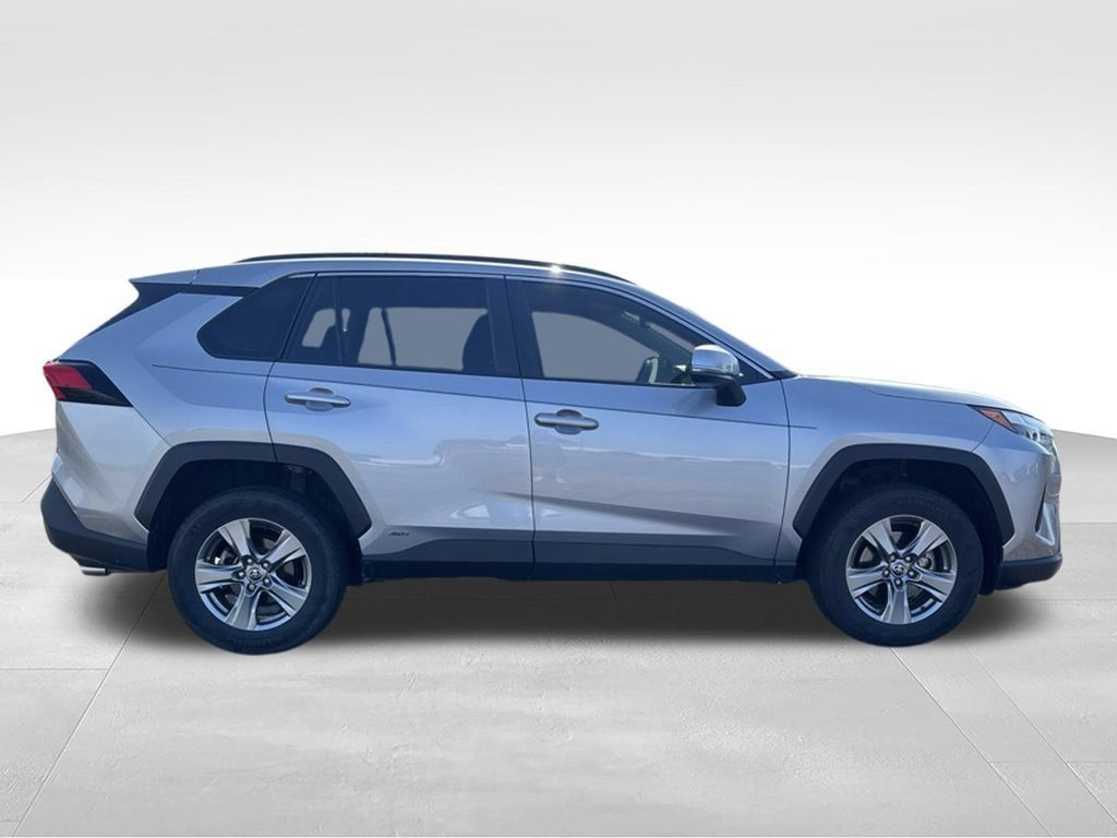 Used 2023 Toyota RAV4 LE AWD/4WD image 4