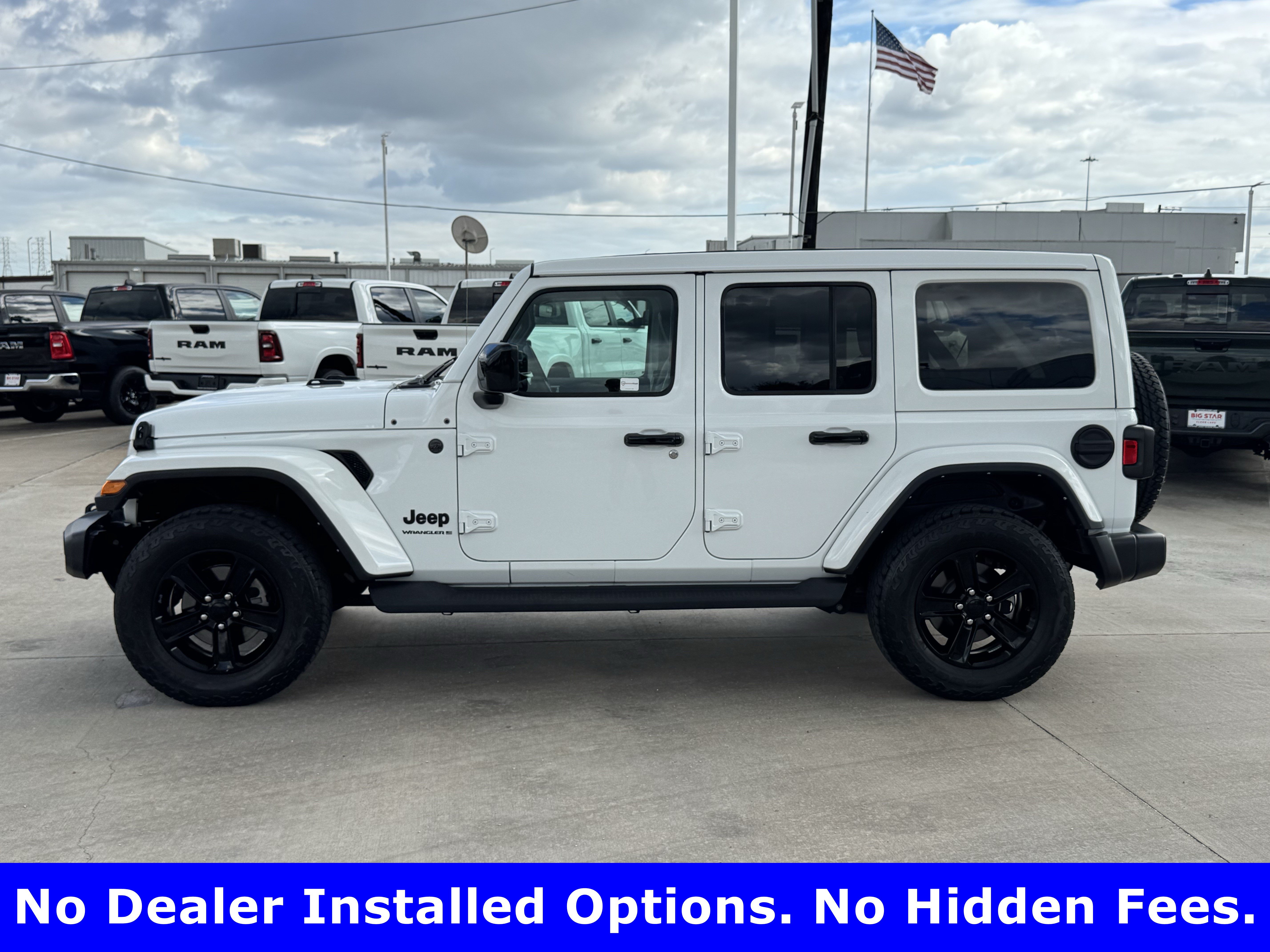 Used 2023 Jeep Wrangler Unlimited Sahara AWD/4WD image 3