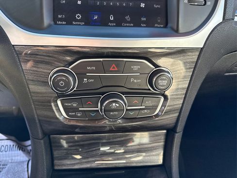 Used 2022 Chrysler 300 Touring L image 32