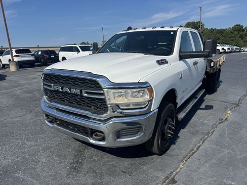 Used 2021 RAM 3500 Tradesman w/ Chrome Appearance Group AWD/4WD image 2