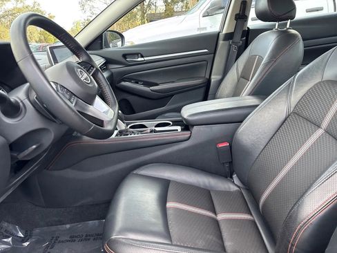 Used 2025 Nissan Altima 2.5 SR FWD image 10