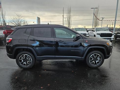Used 2026 Jeep Compass Trailhawk AWD/4WD image 7