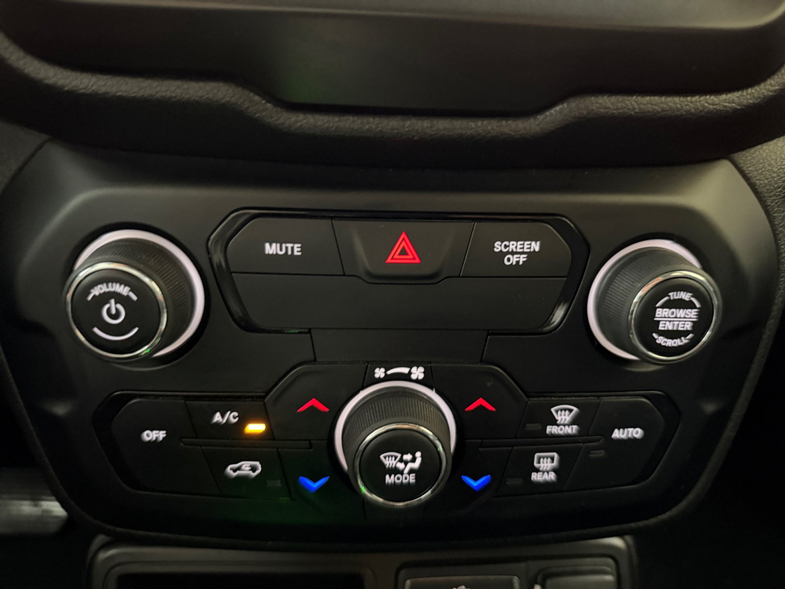 Used 2020 Jeep Renegade Altitude FWD image 11
