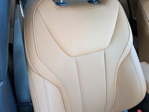 Used 2024 BMW 330i Sedan w/ Premium Package image 18