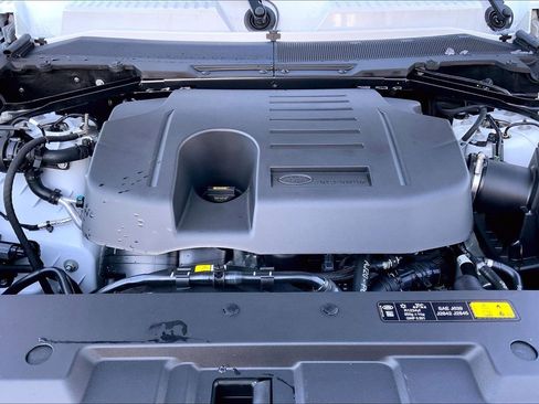 New 2026 Land Rover Defender 110 X-Dynamic SE image 16